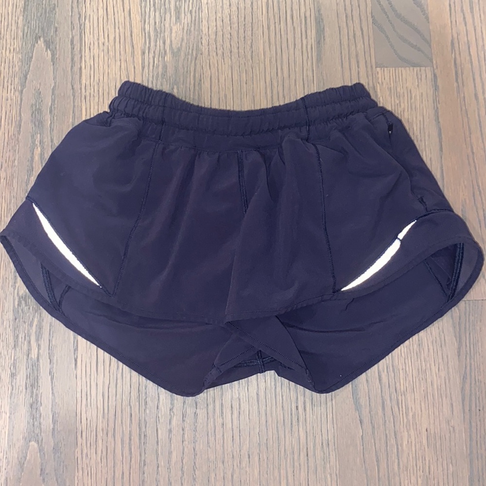 Lululemon hotty hot shorts size 2!! Perfect condition. The color is navy.